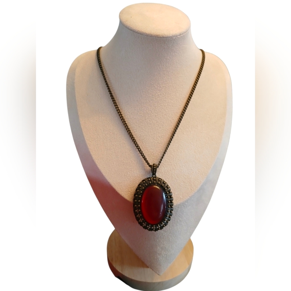 Avon Lovely London Long Necklace featuring a ruby red acrylic oval pendant 14"